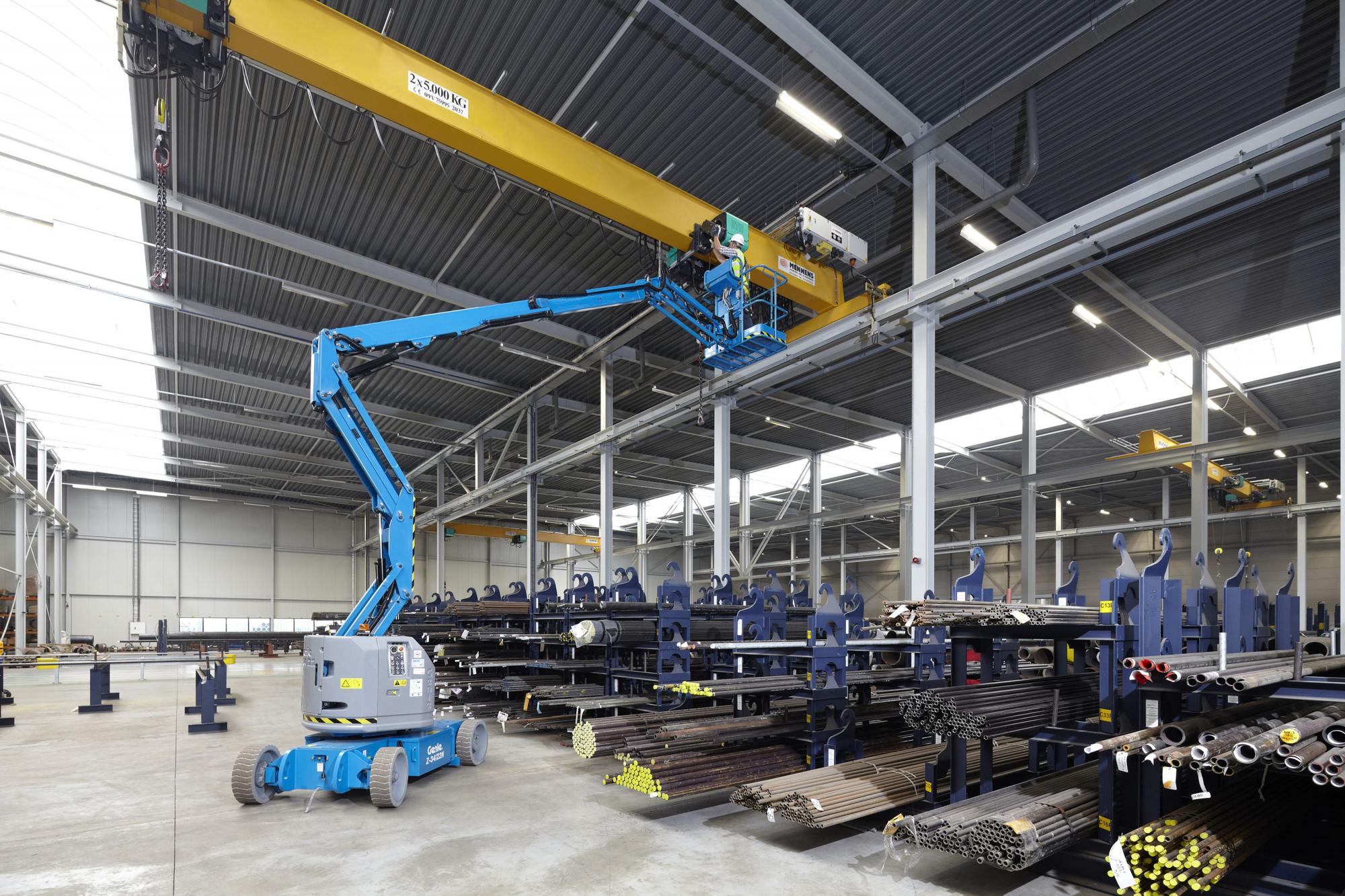 Genie® Z34/22N (Narrow) Articulated Boom Lift