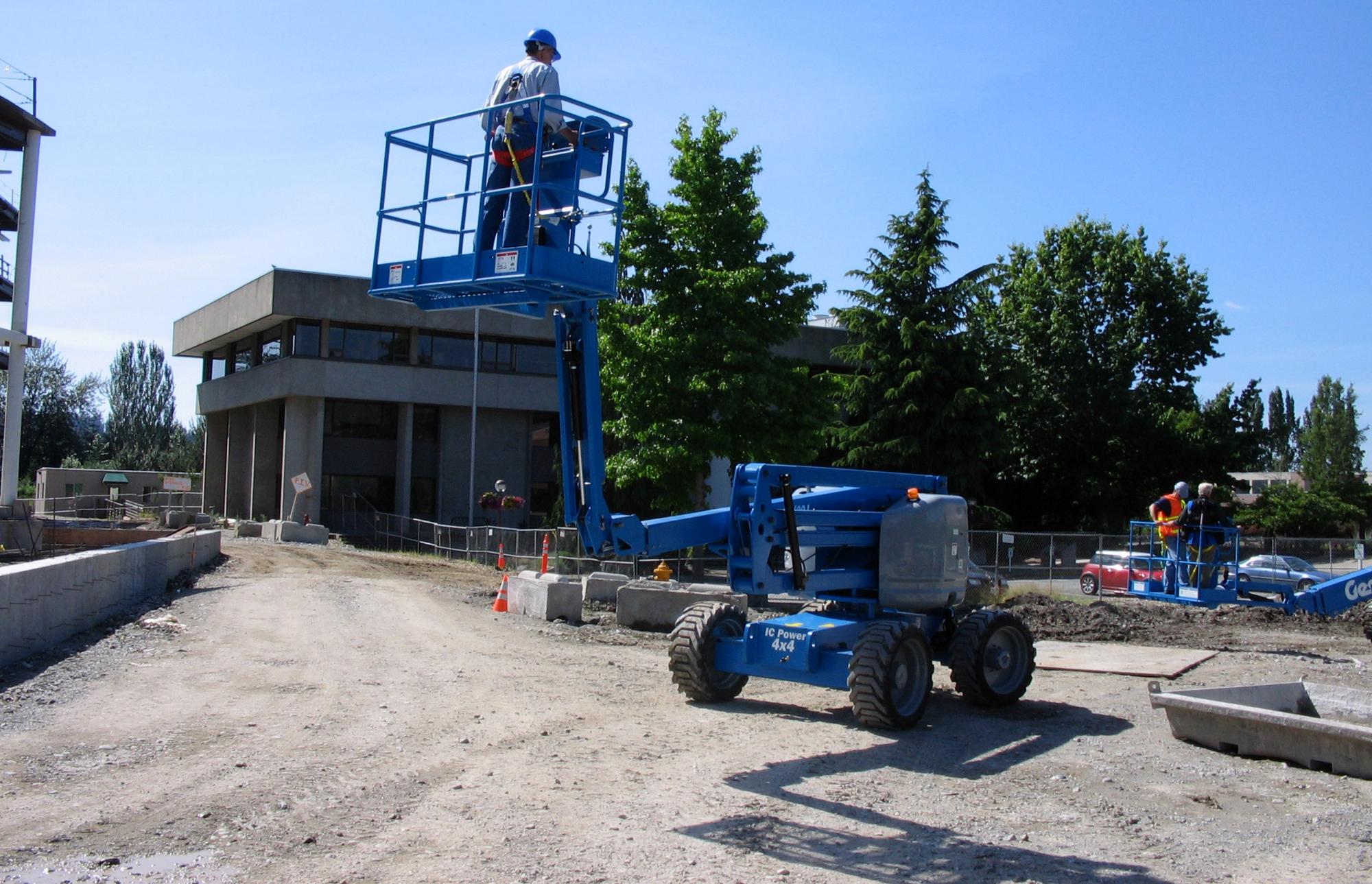 Genie® GENIE Z-51 / 30JRT (JIB & Rough Terrain) Articulated Boom Lift