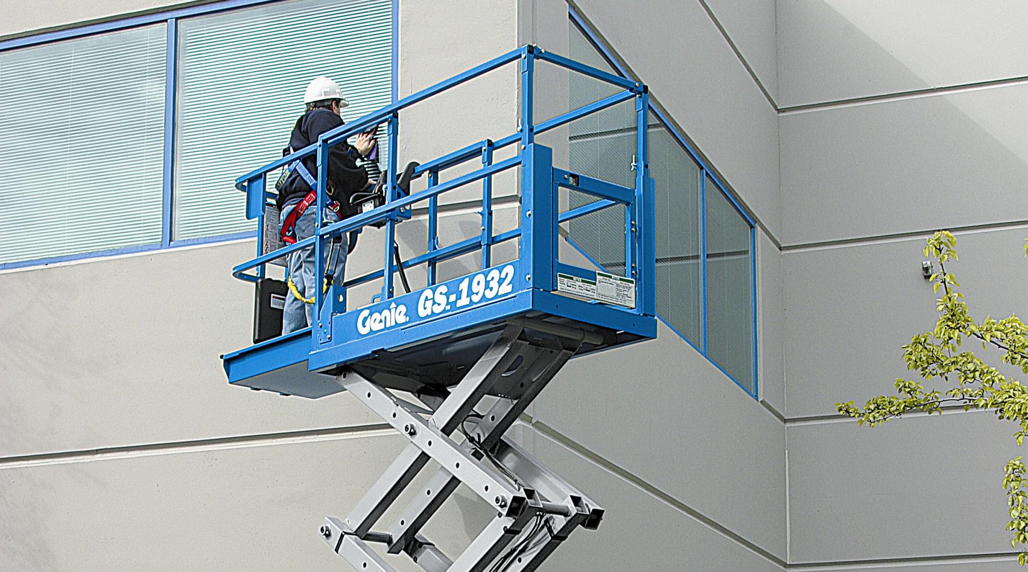 Genie® Gs1932 Scissor Lift Access Platform Working At Height