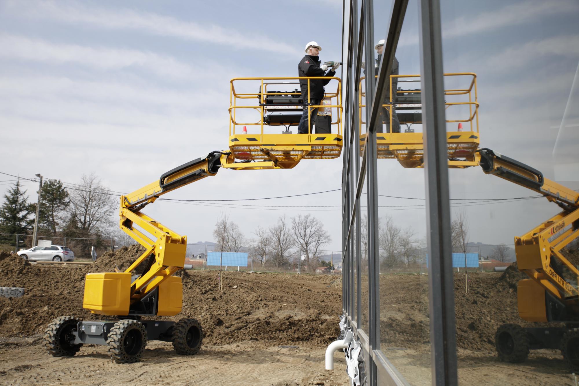 AH-20 JRT Articulated Boom Lift