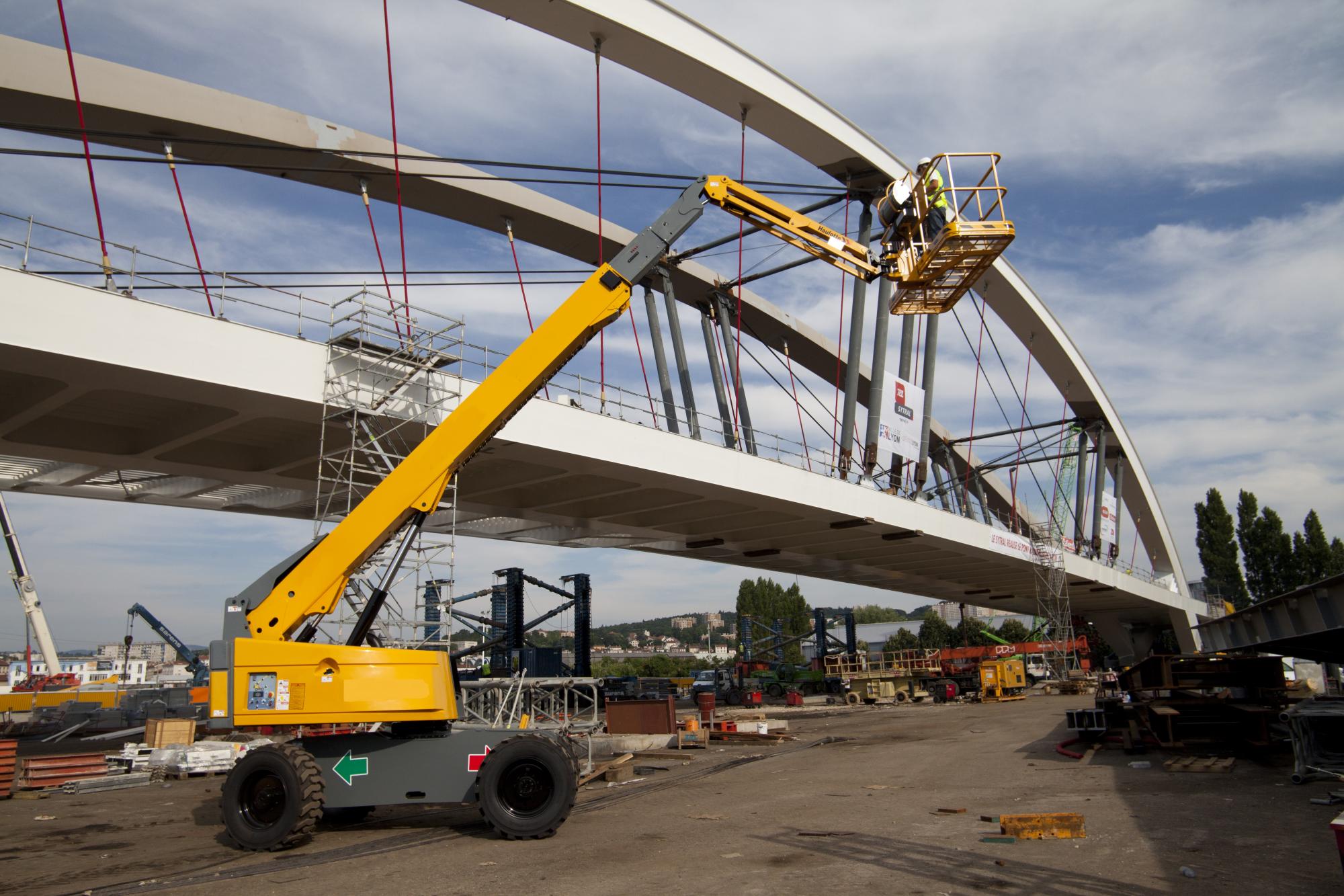 AH-23 TB O Telescopic Boom Lift